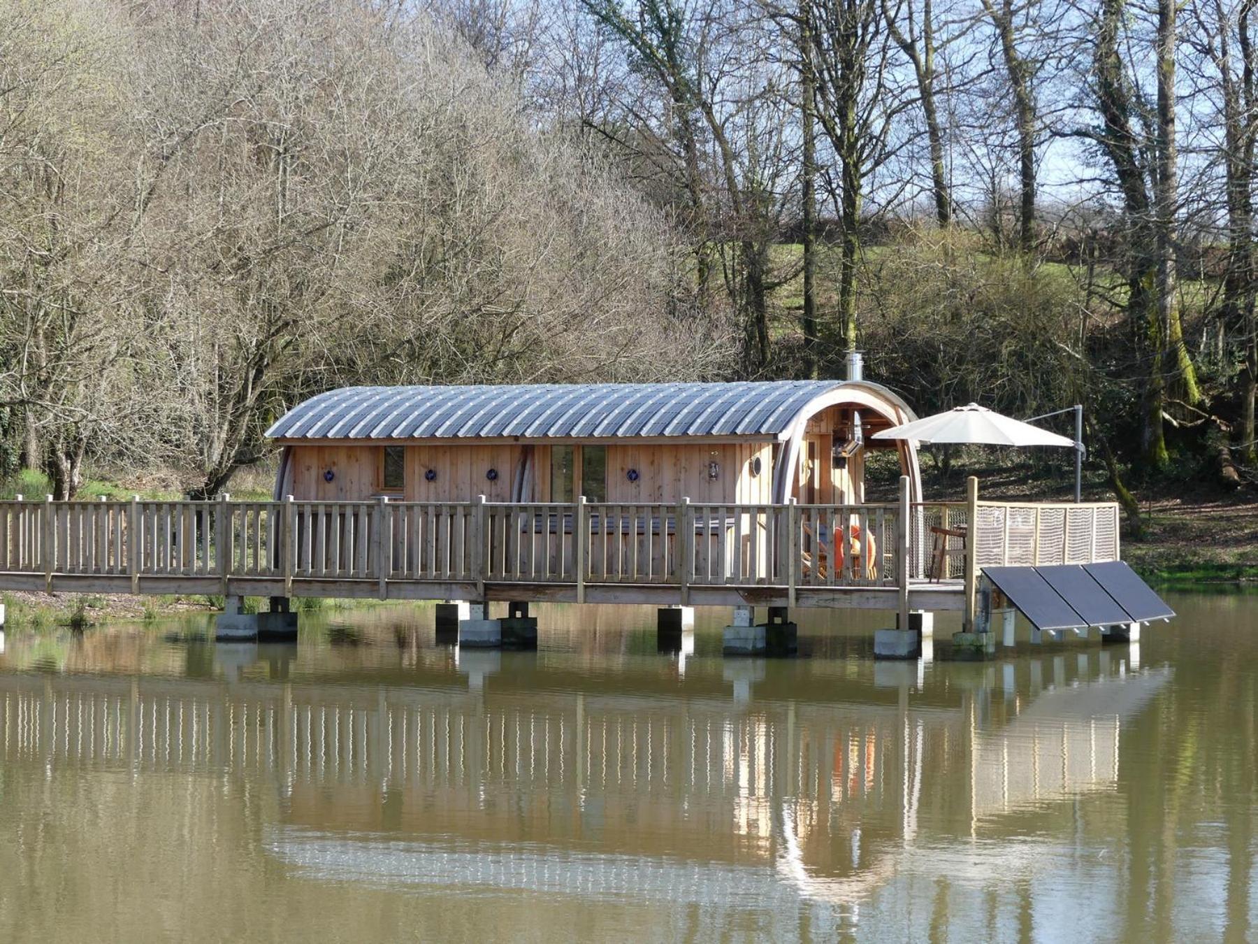 Bed and Breakfast Domaine De La Clauzade Saint-Germain-les-Vergnes Esterno foto