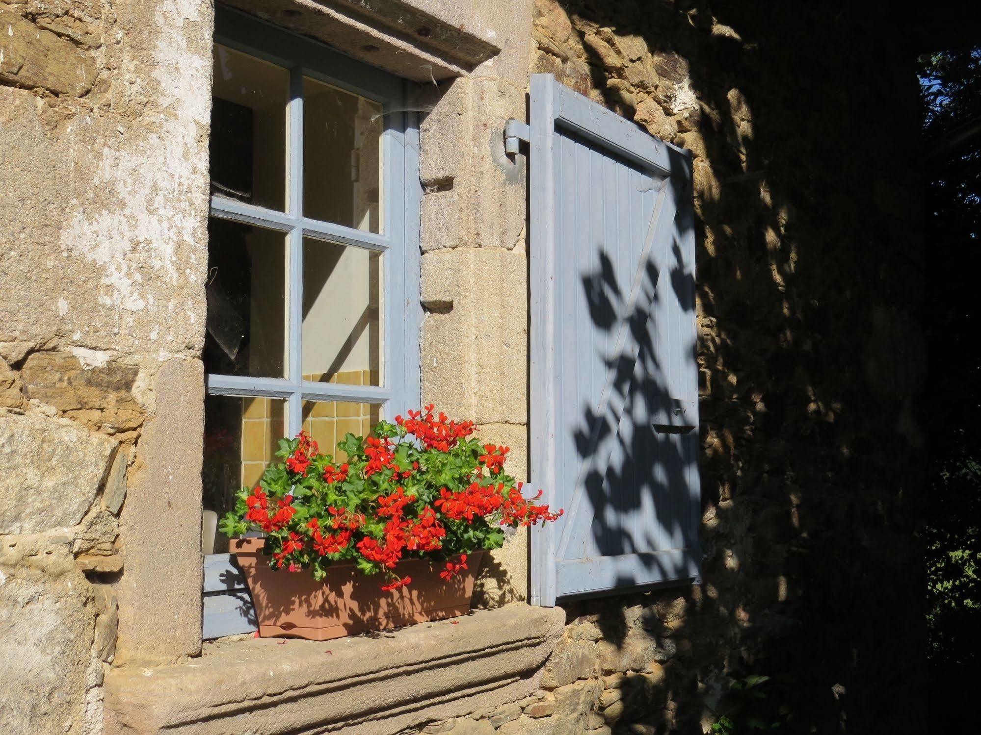 Bed and Breakfast Domaine De La Clauzade Saint-Germain-les-Vergnes Esterno foto